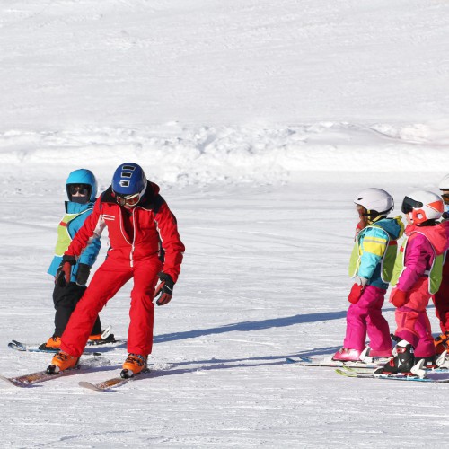 Skileraar en kinderen